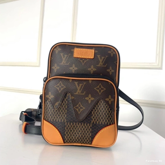First bag SLING LOUIS BAG AMAZONE NIGO VUITTON 0809